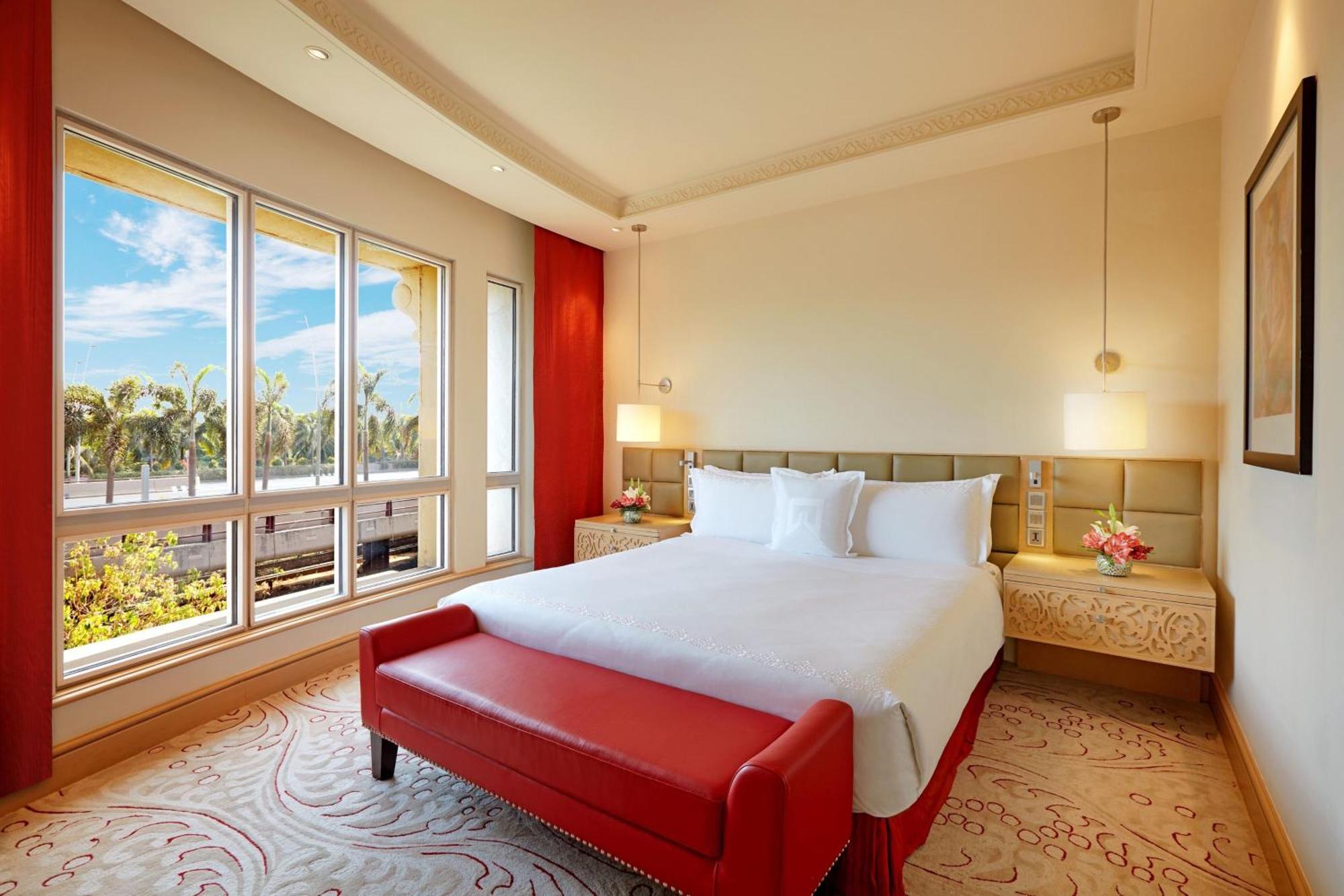 Executive Suite- Airport Pickup, Lounge access, Butler service,1580826663:JPEG