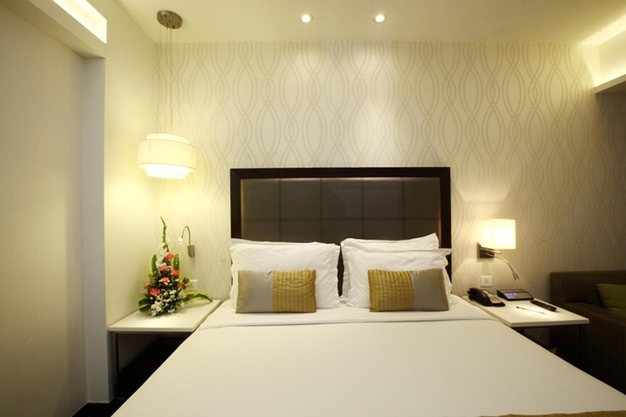 Superior Room Bathtub Twin Bed,1213064497:JPEG