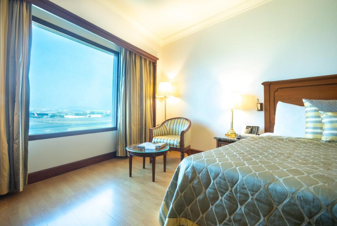 Club Room King Bed Complimentary Airport Drop Happy Hours,982293244:JPEG